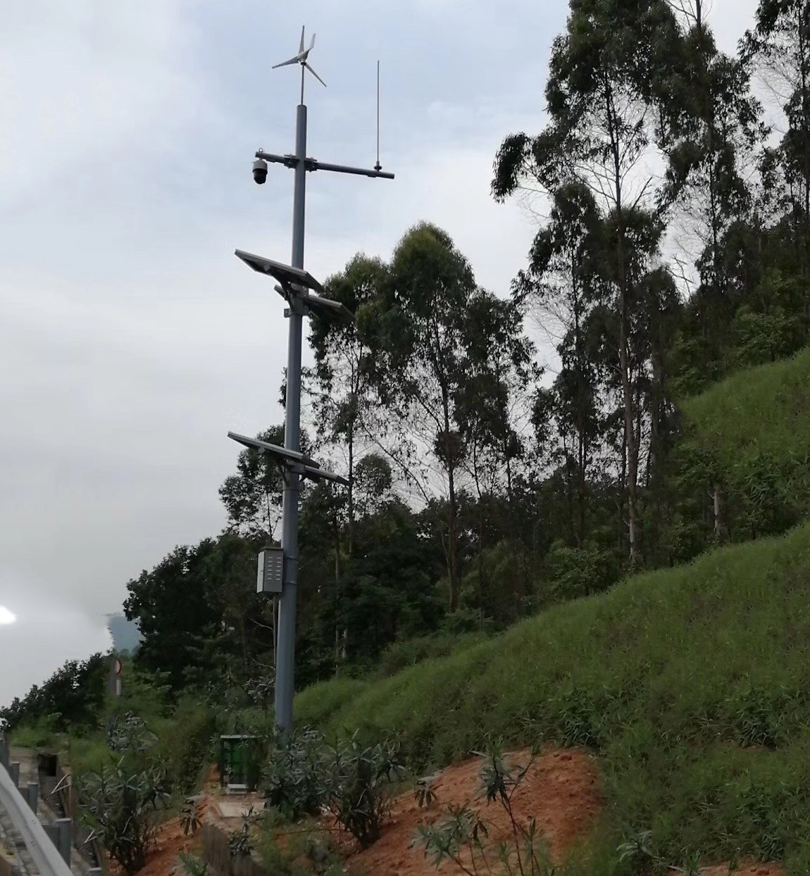 星空在线注册,星空(中国)助力甬莞高速揭西路段加装监控杆工程